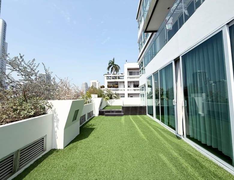 Classy Pet Friendly Apartment in Asoke