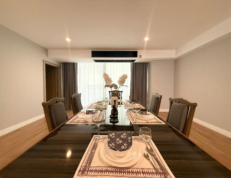Classy Pet Friendly Apartment in Asoke