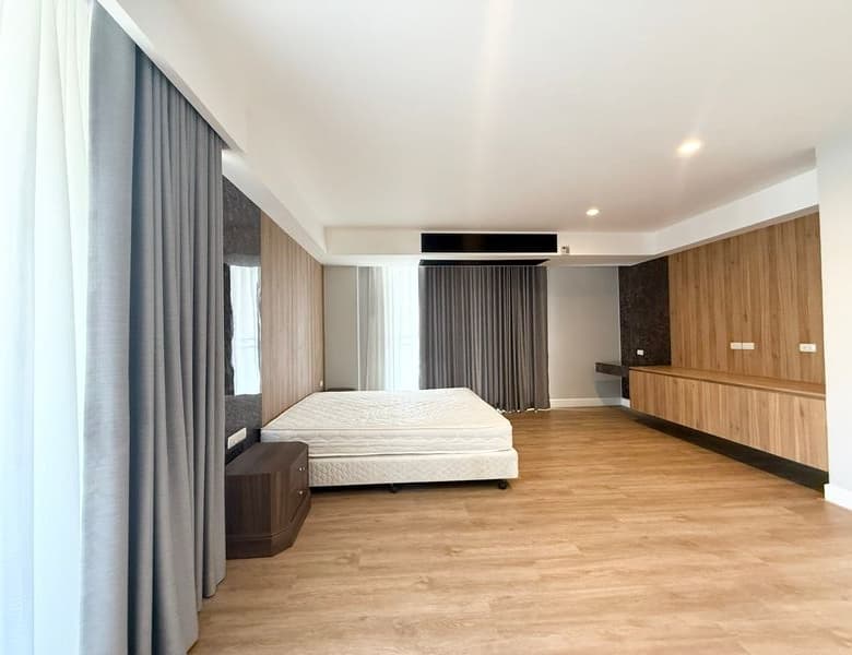 Classy Pet Friendly Apartment in Asoke