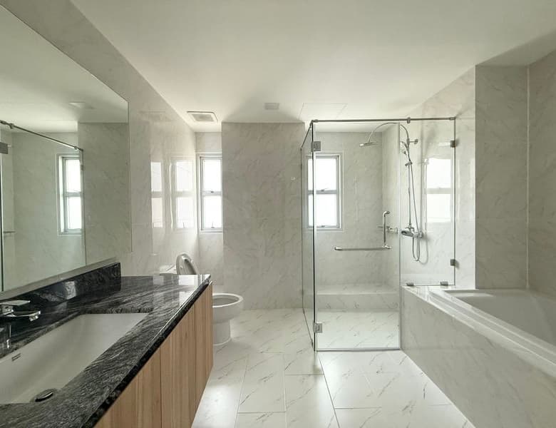 Classy Pet Friendly Apartment in Asoke