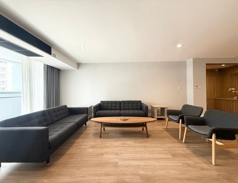 Classy Pet Friendly Apartment in Asoke