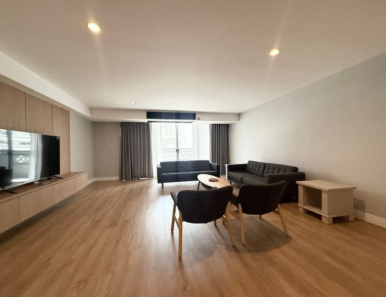 Classy Pet Friendly Apartment in Asoke
