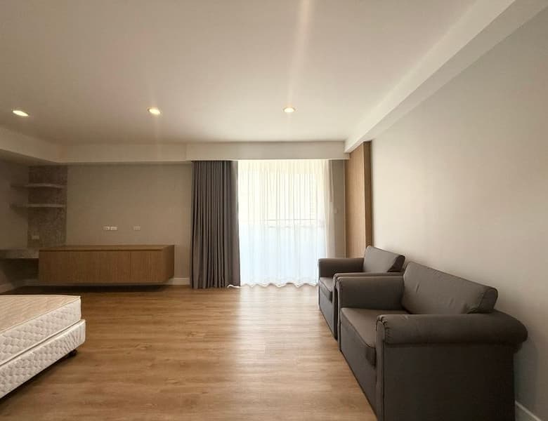 Classy Pet Friendly Apartment in Asoke
