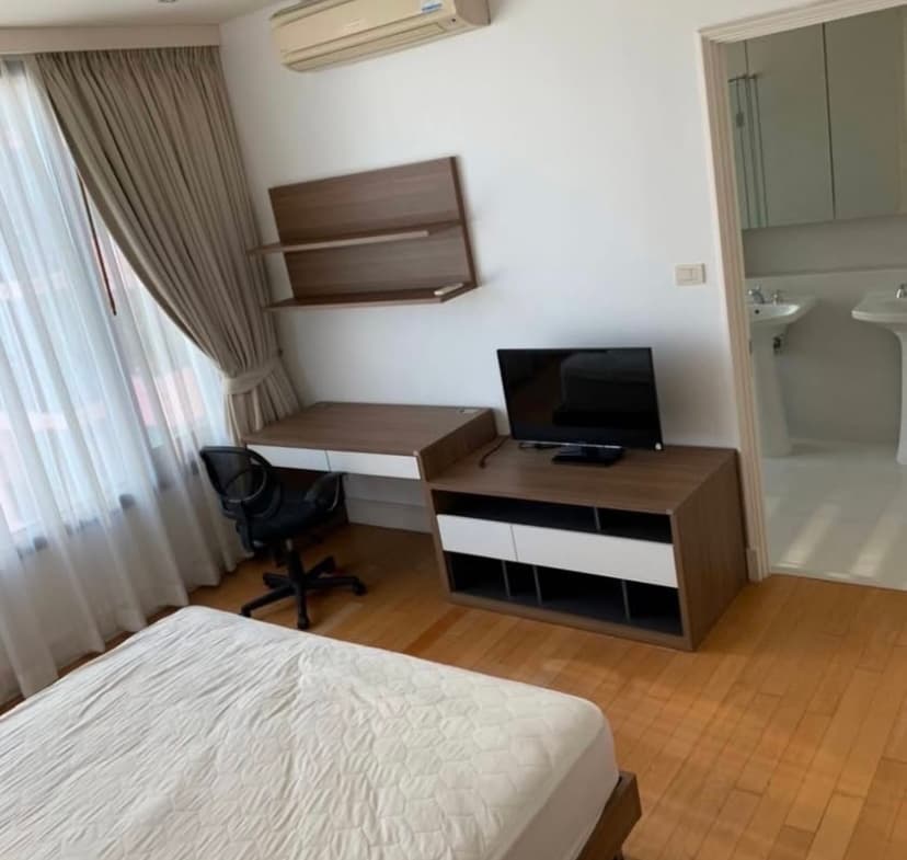 Aguston Sukhumvit 22