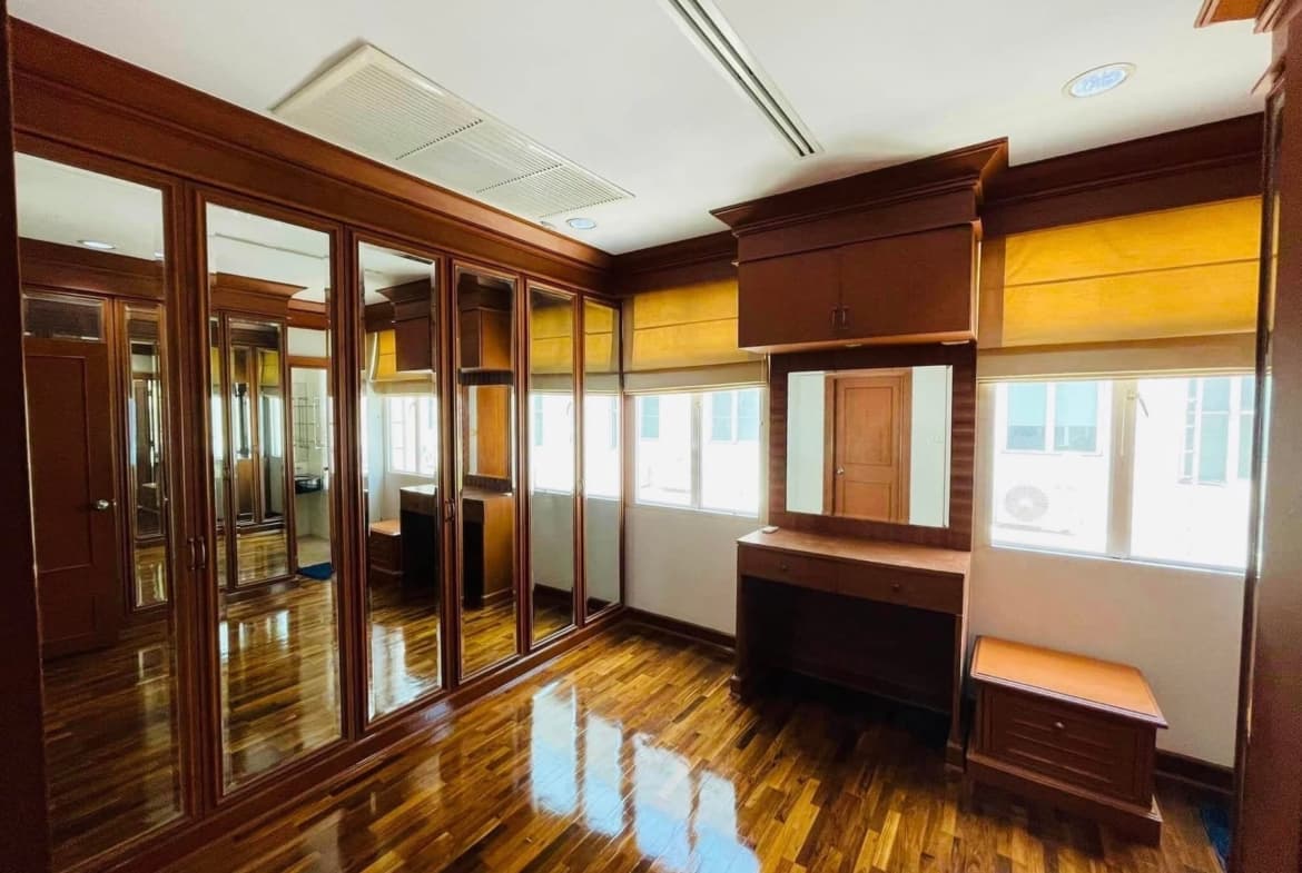 Baan Klang Krung Thonglor