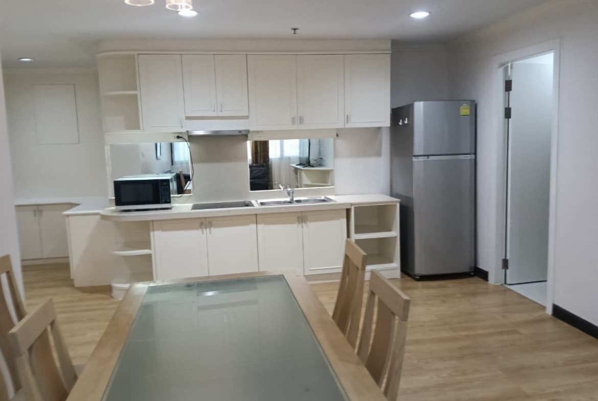 Baan Suanpetch Condominium