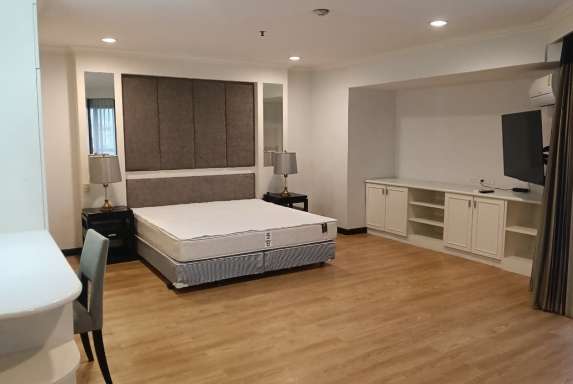 Baan Suanpetch Condominium