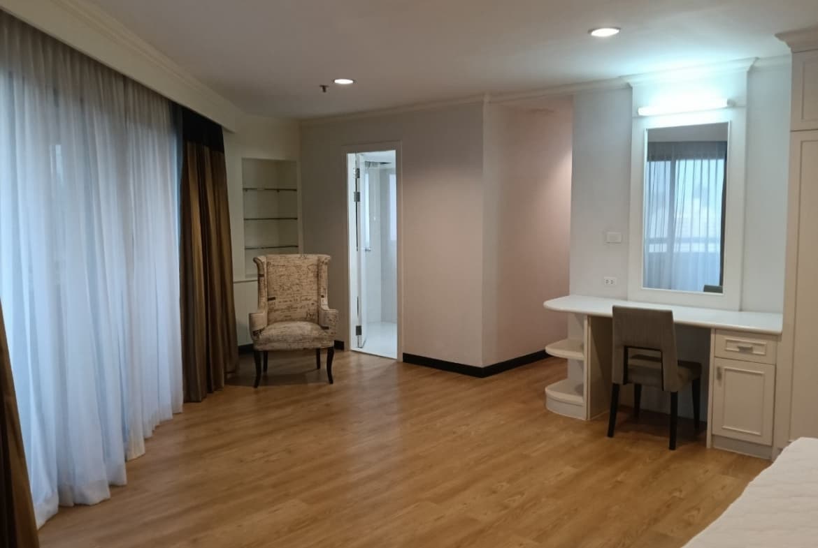 Baan Suanpetch Condominium
