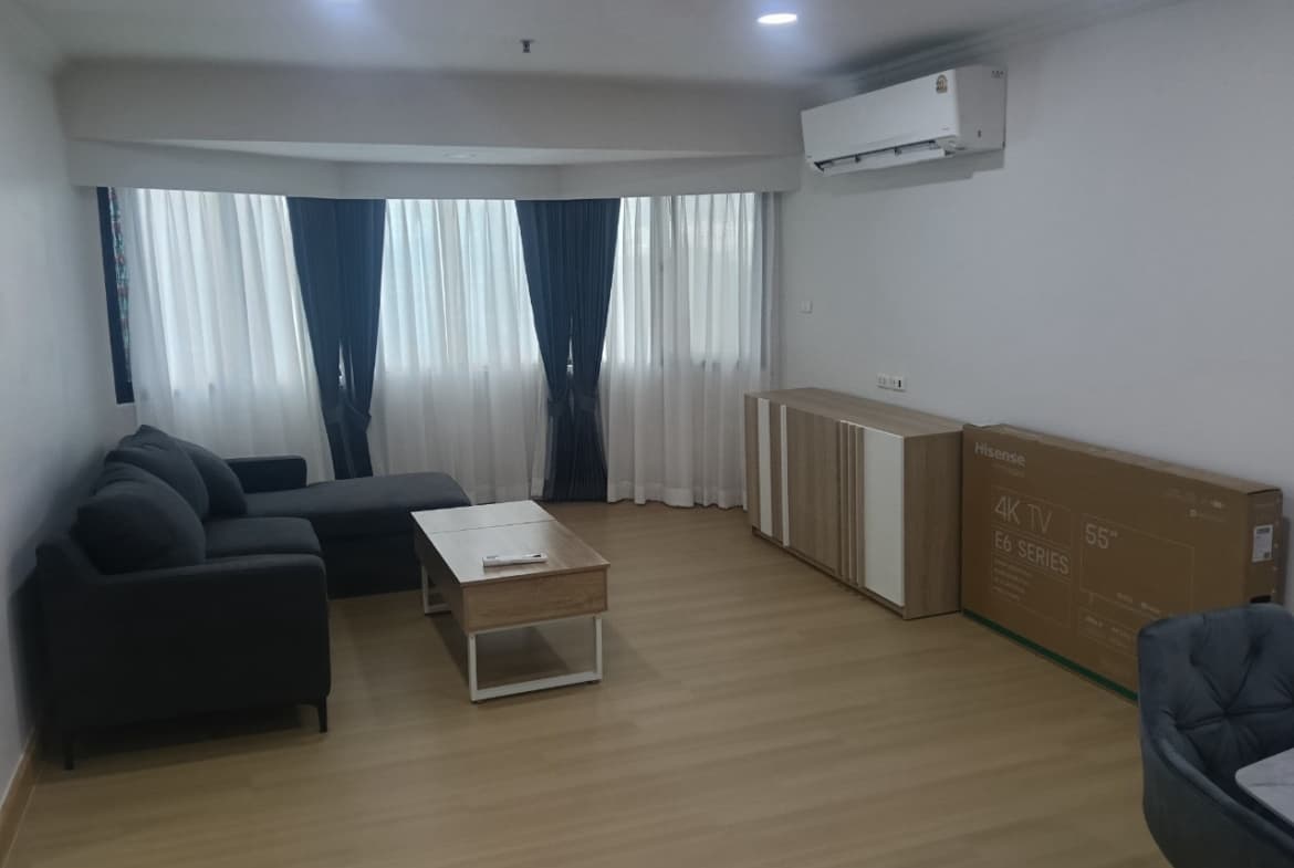 Baan Suanpetch Condominium