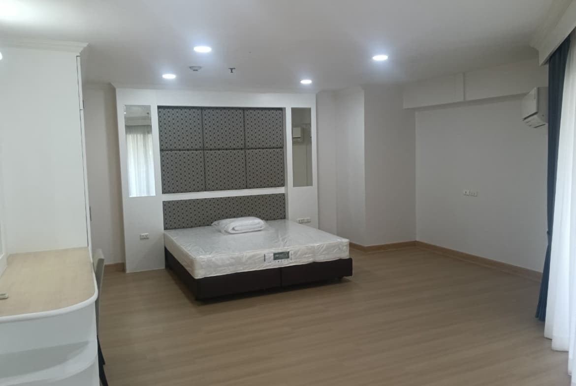 Baan Suanpetch Condominium
