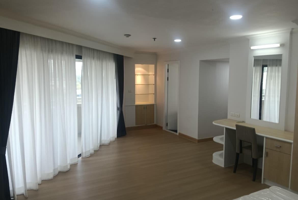 Baan Suanpetch Condominium