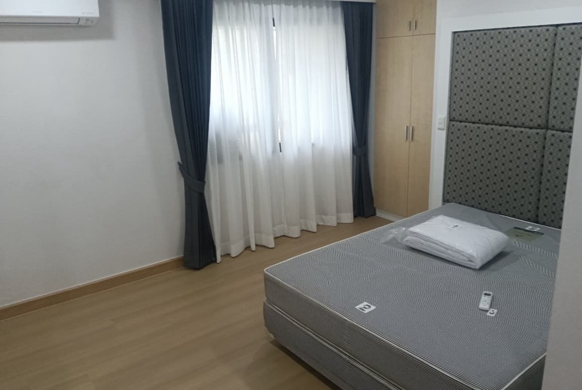 Baan Suanpetch Condominium
