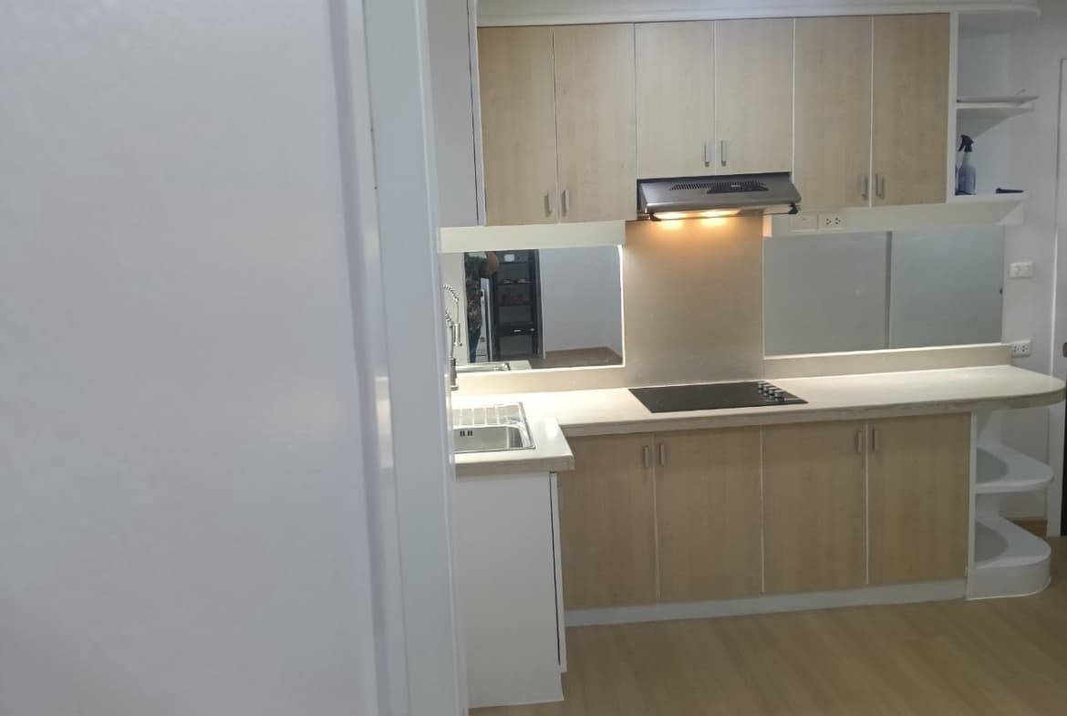 Baan Suanpetch Condominium