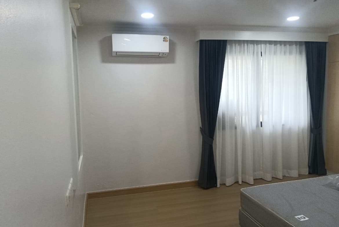 Baan Suanpetch Condominium