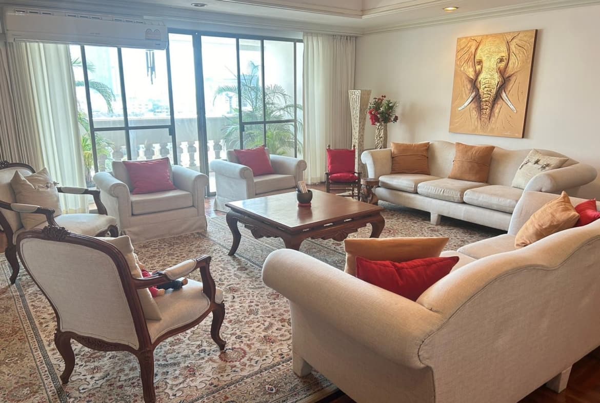 Spacious Luxury Apartment in Sukhumvit