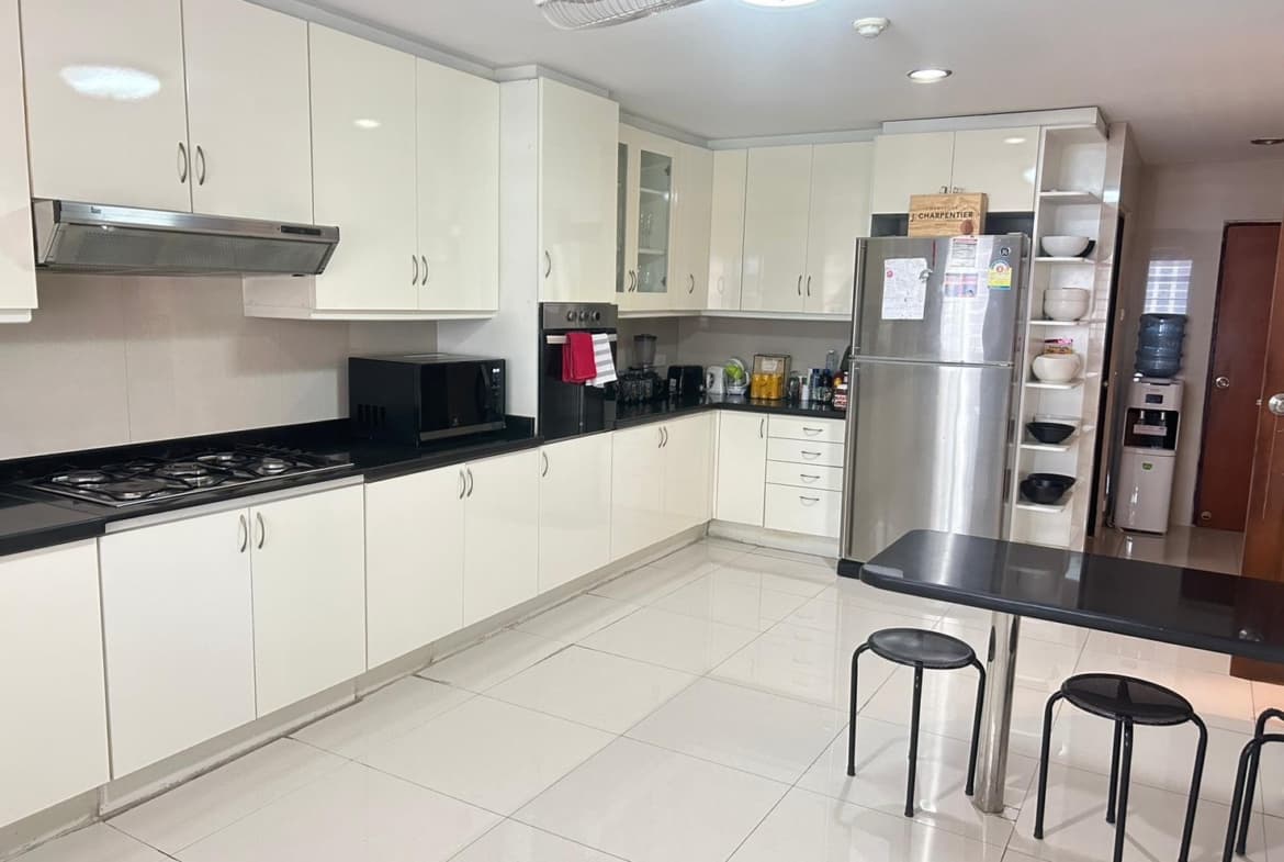 Spacious Luxury Apartment in Sukhumvit