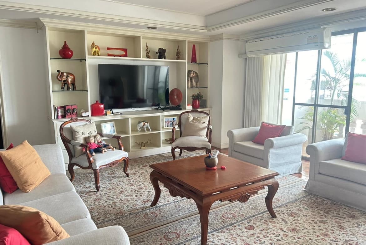 Spacious Luxury Apartment in Sukhumvit