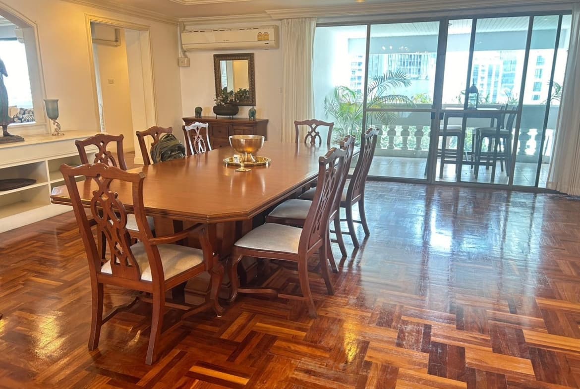 Spacious Luxury Apartment in Sukhumvit