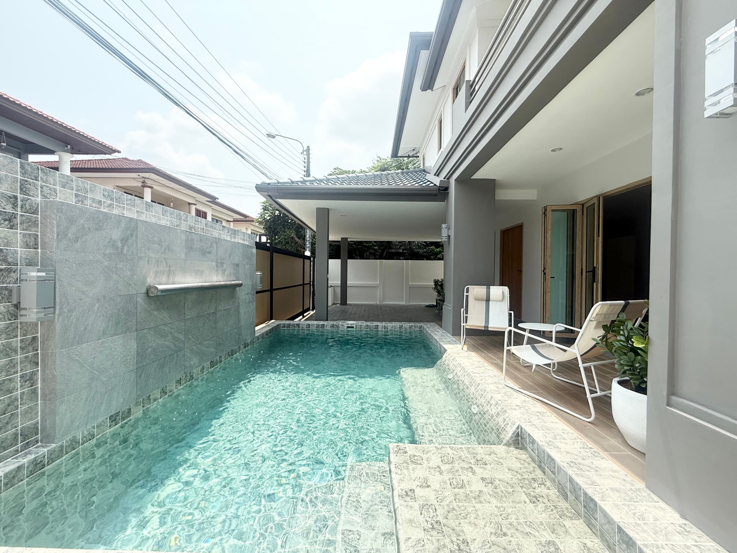 Detached House with Private Pool in Onnut 25