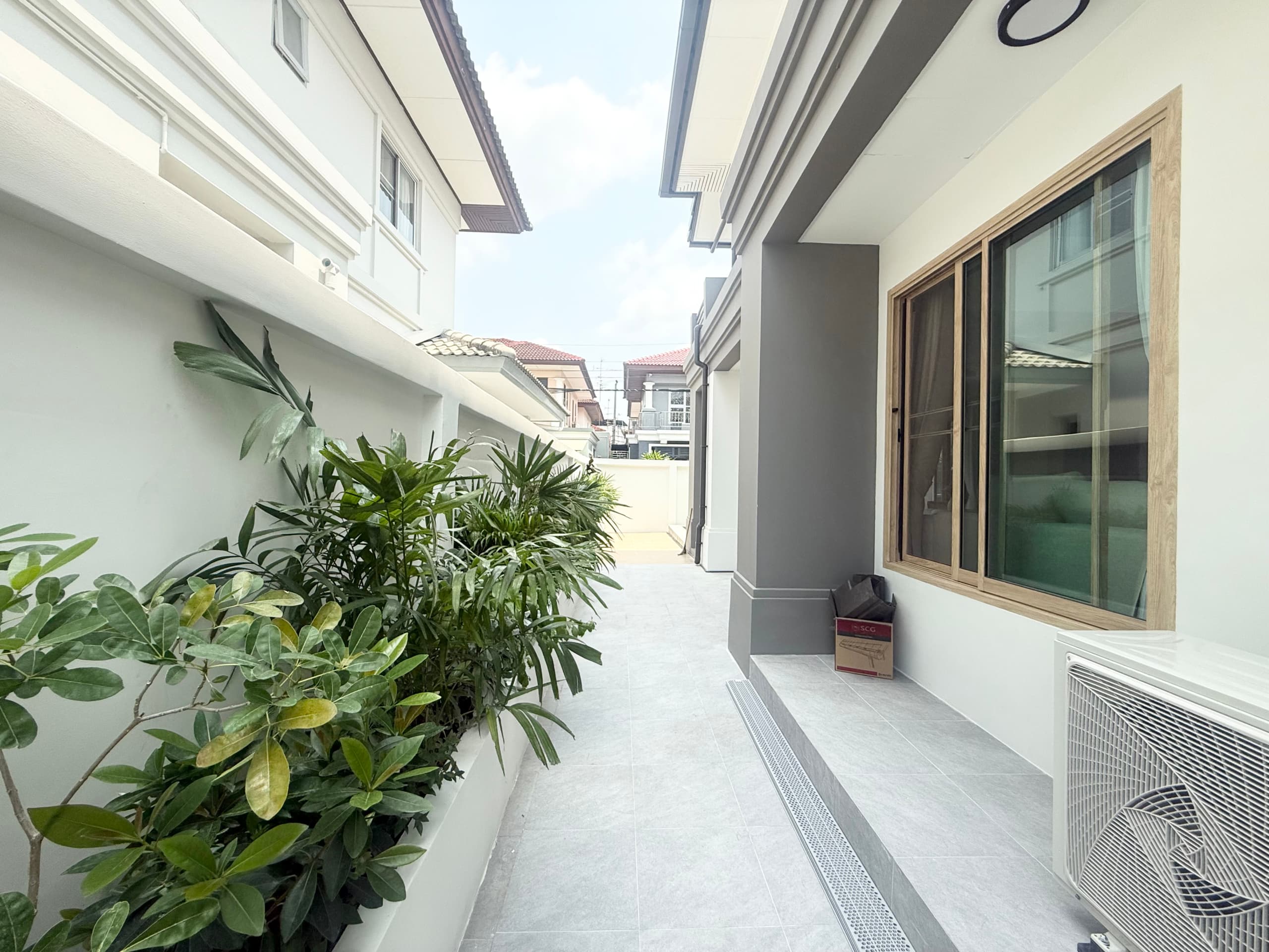 Detached House with Private Pool in Onnut 25