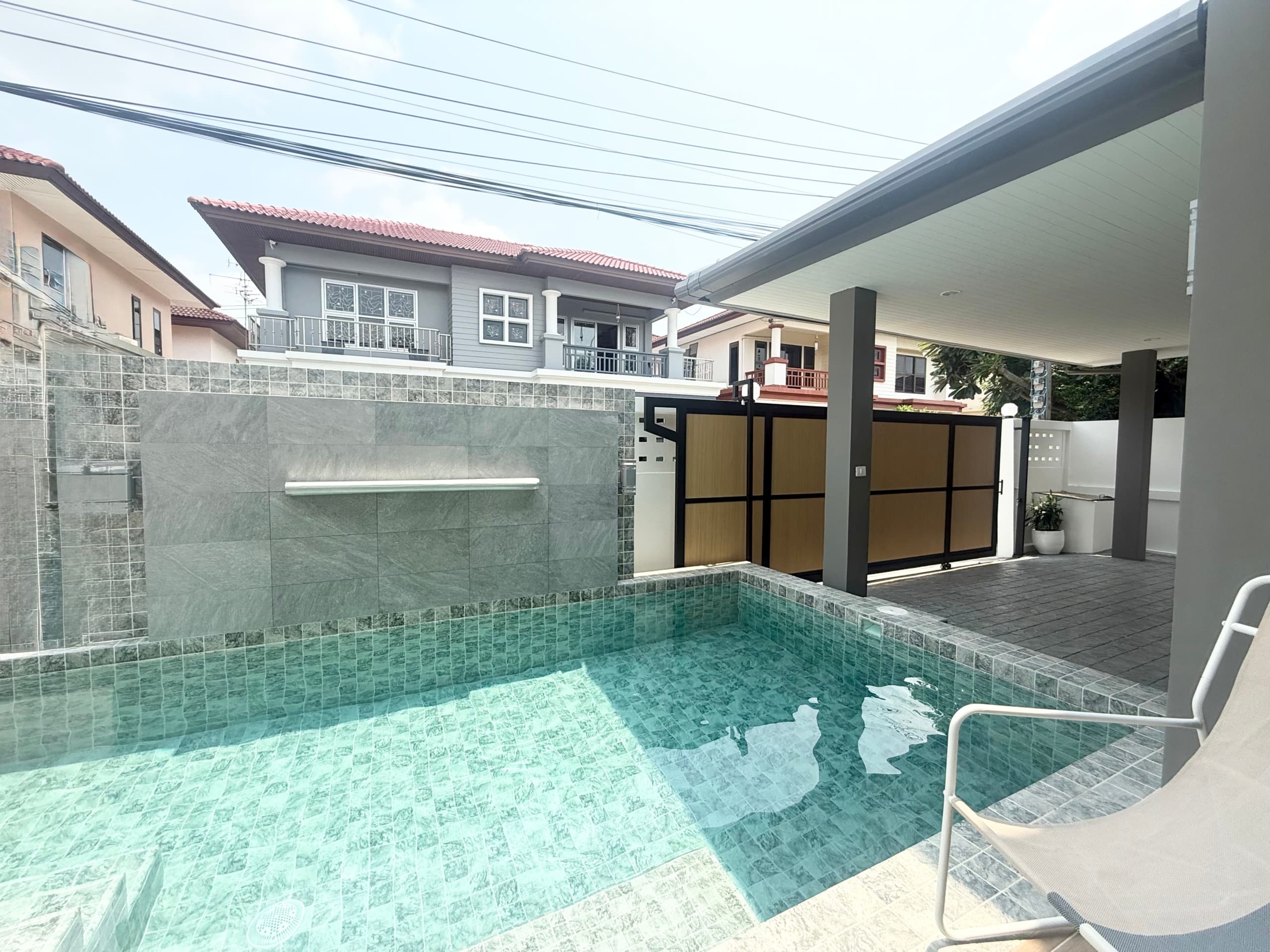 Detached House with Private Pool in Onnut 25