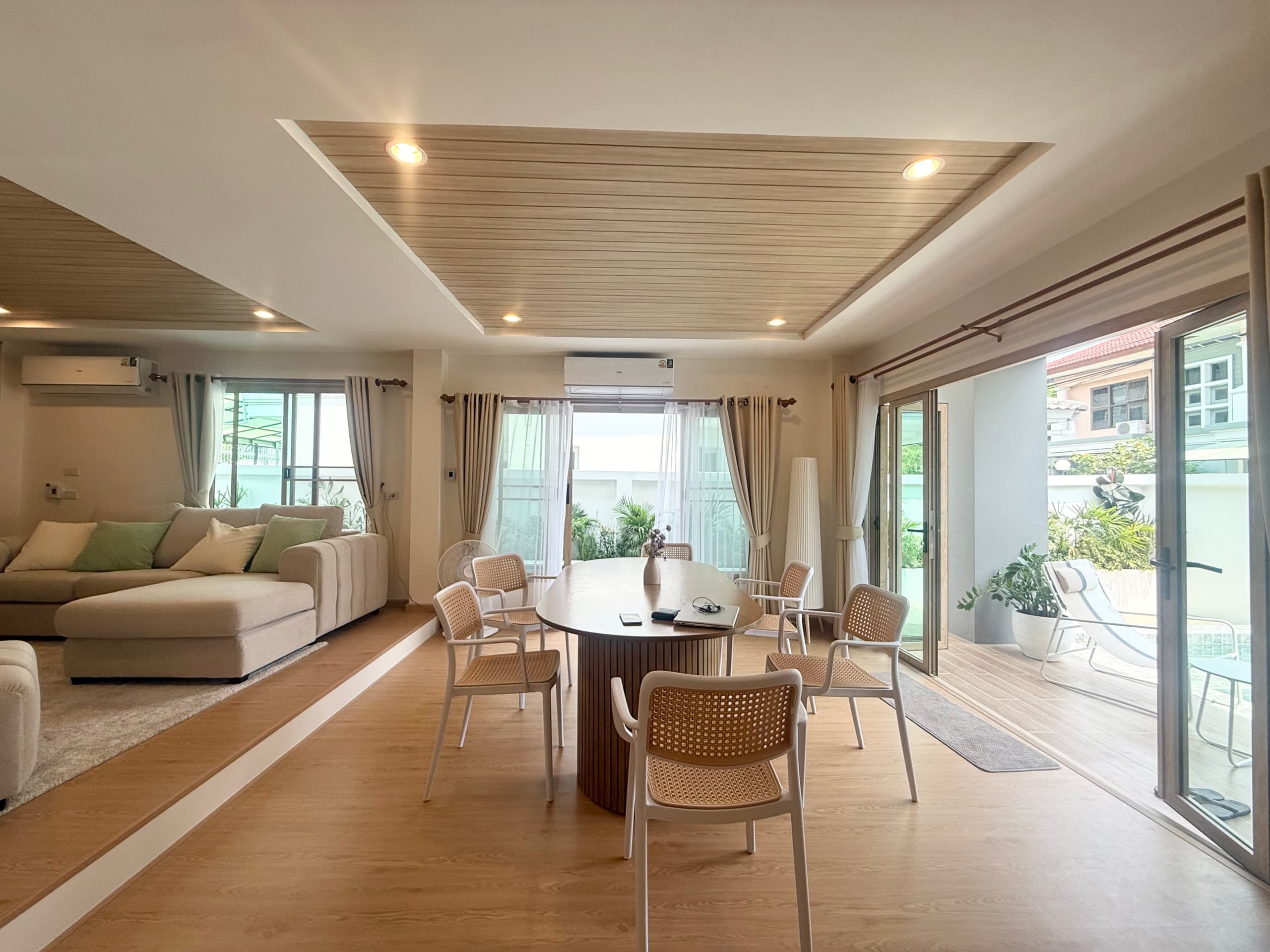 Detached House with Private Pool in Onnut 25