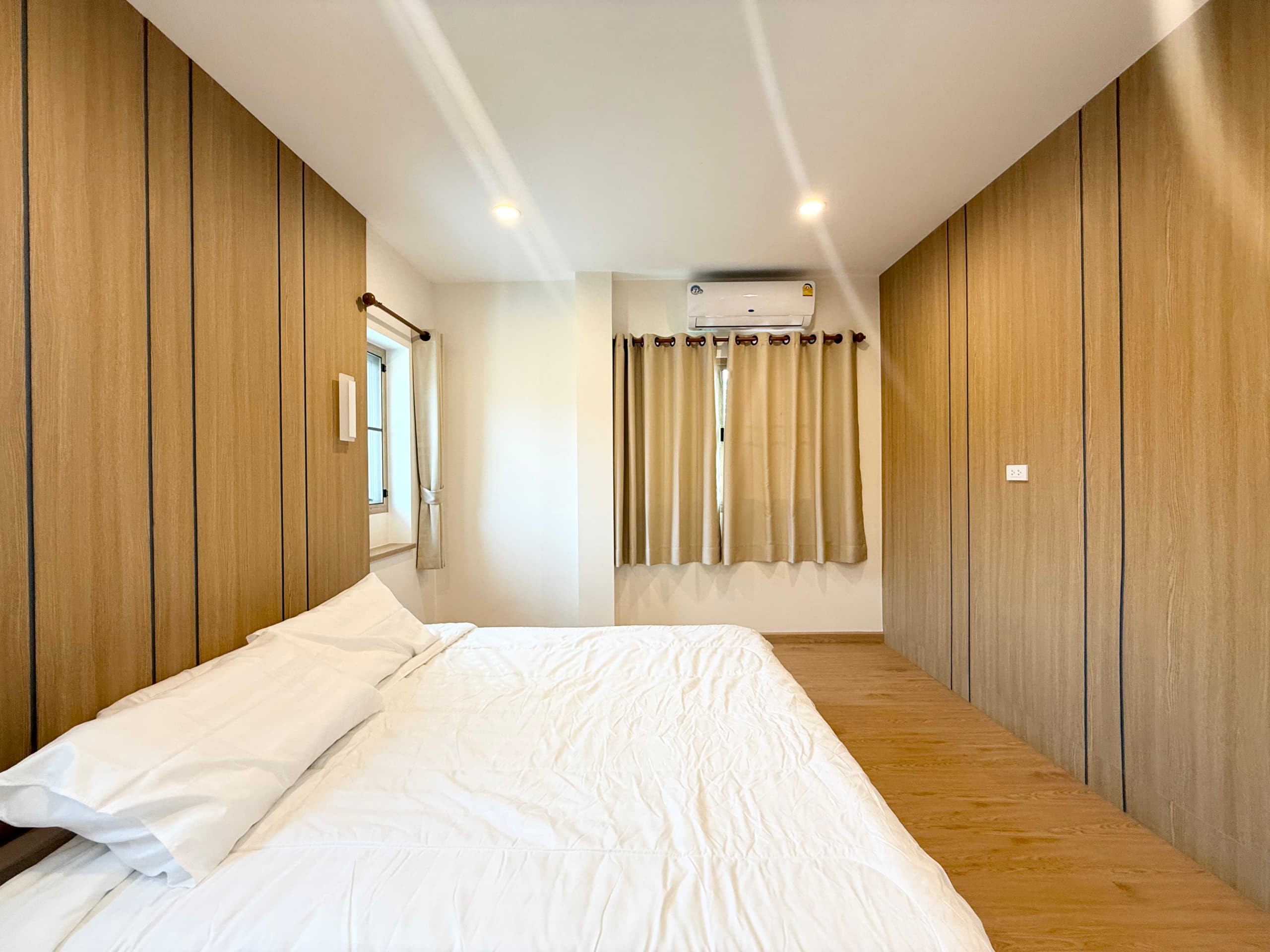 Detached House with Private Pool in Onnut 25