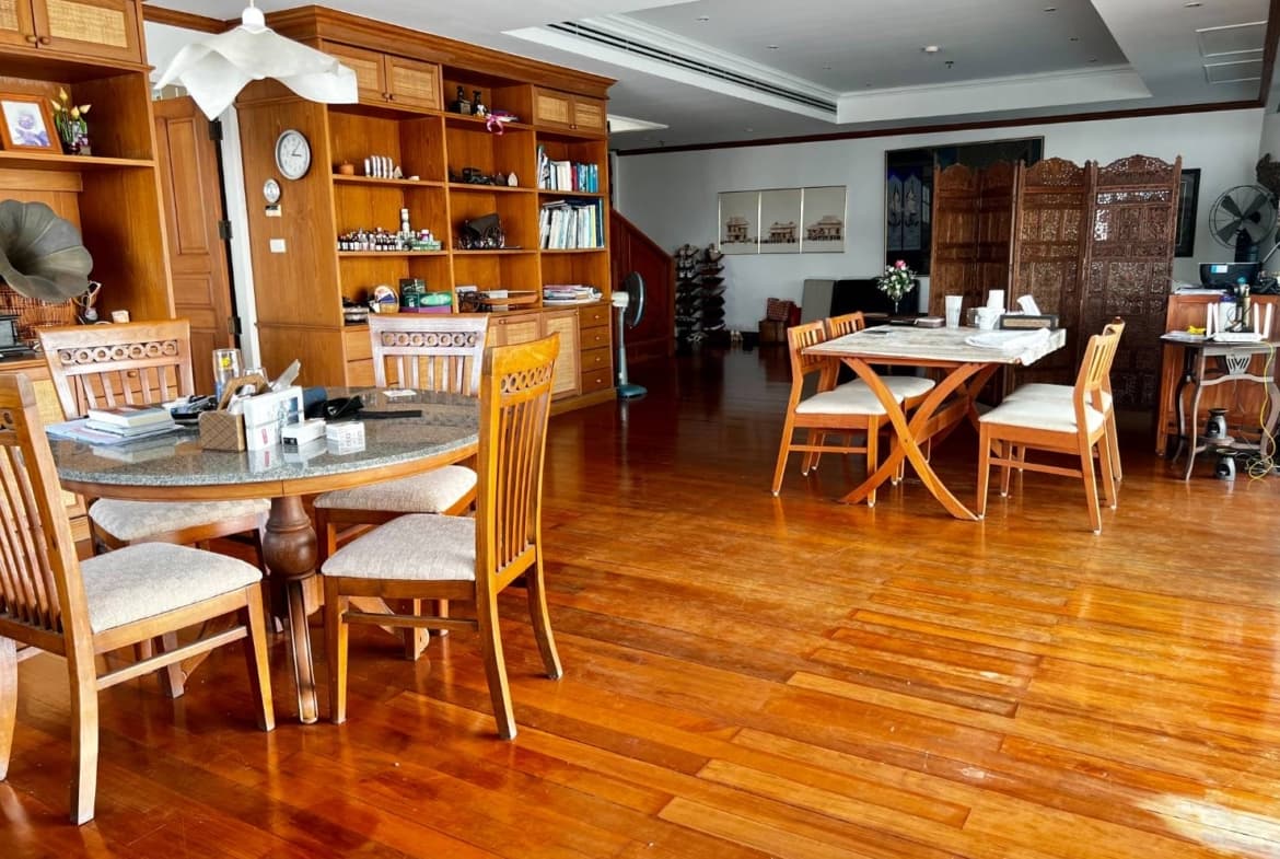 Le Raffine (Sukhumvit 24)