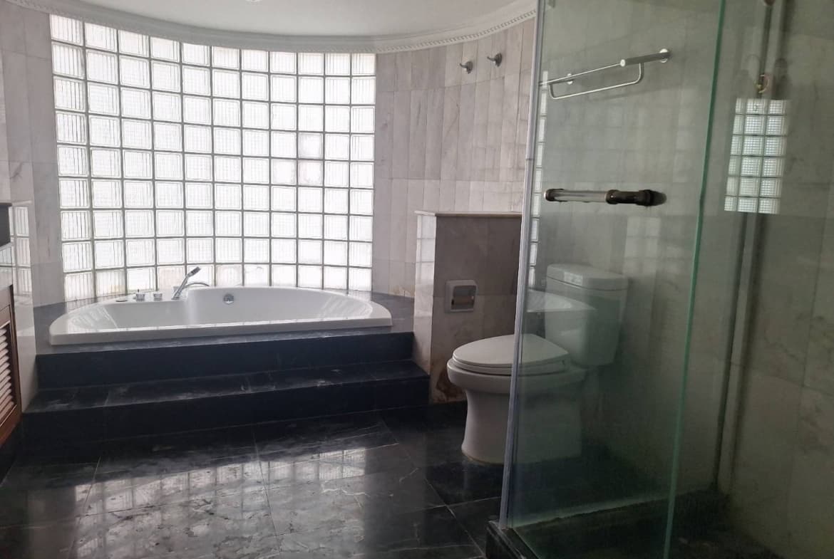 Le Raffine (Sukhumvit 24)