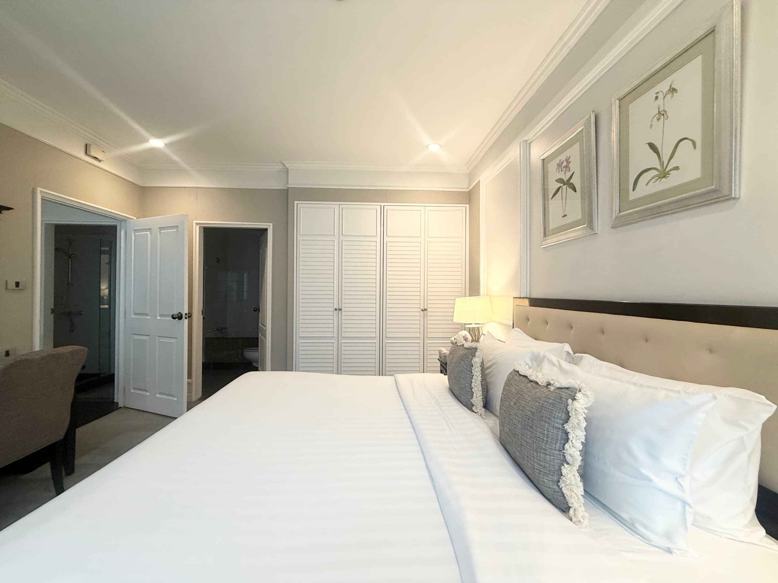 Cozy Residence at Langsuan  for rent at Langsuan