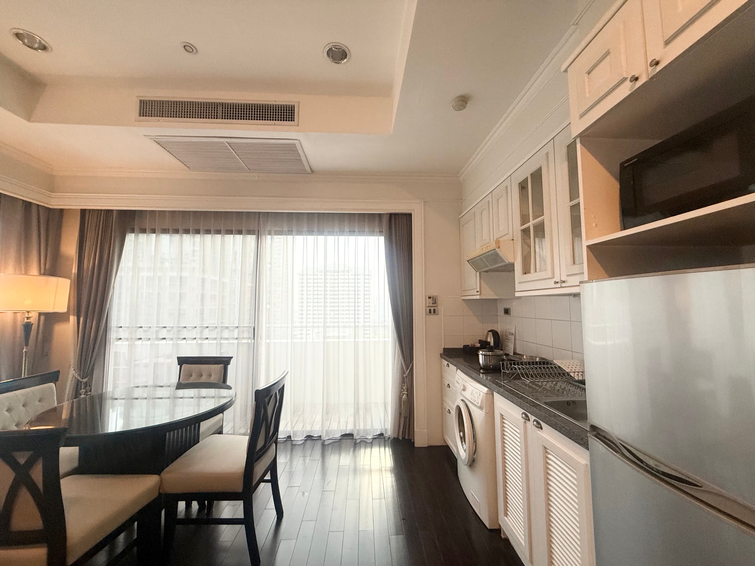 Cozy Residence at Langsuan  for rent at Langsuan