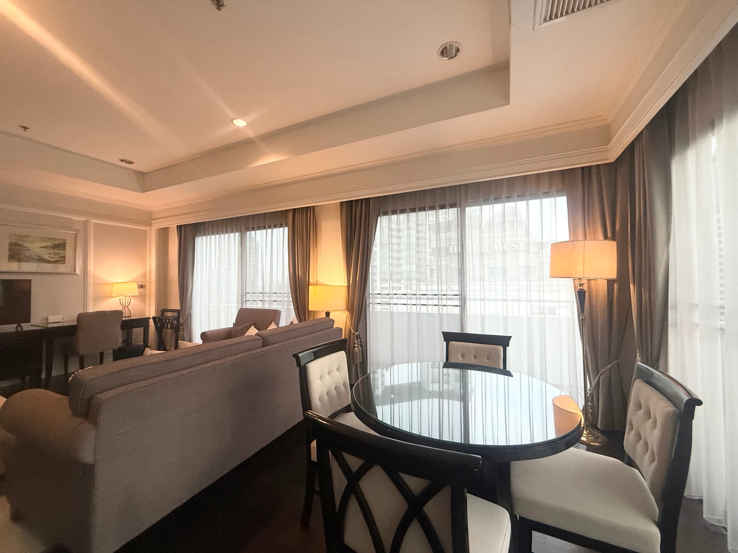 Cozy Residence at Langsuan  for rent at Langsuan