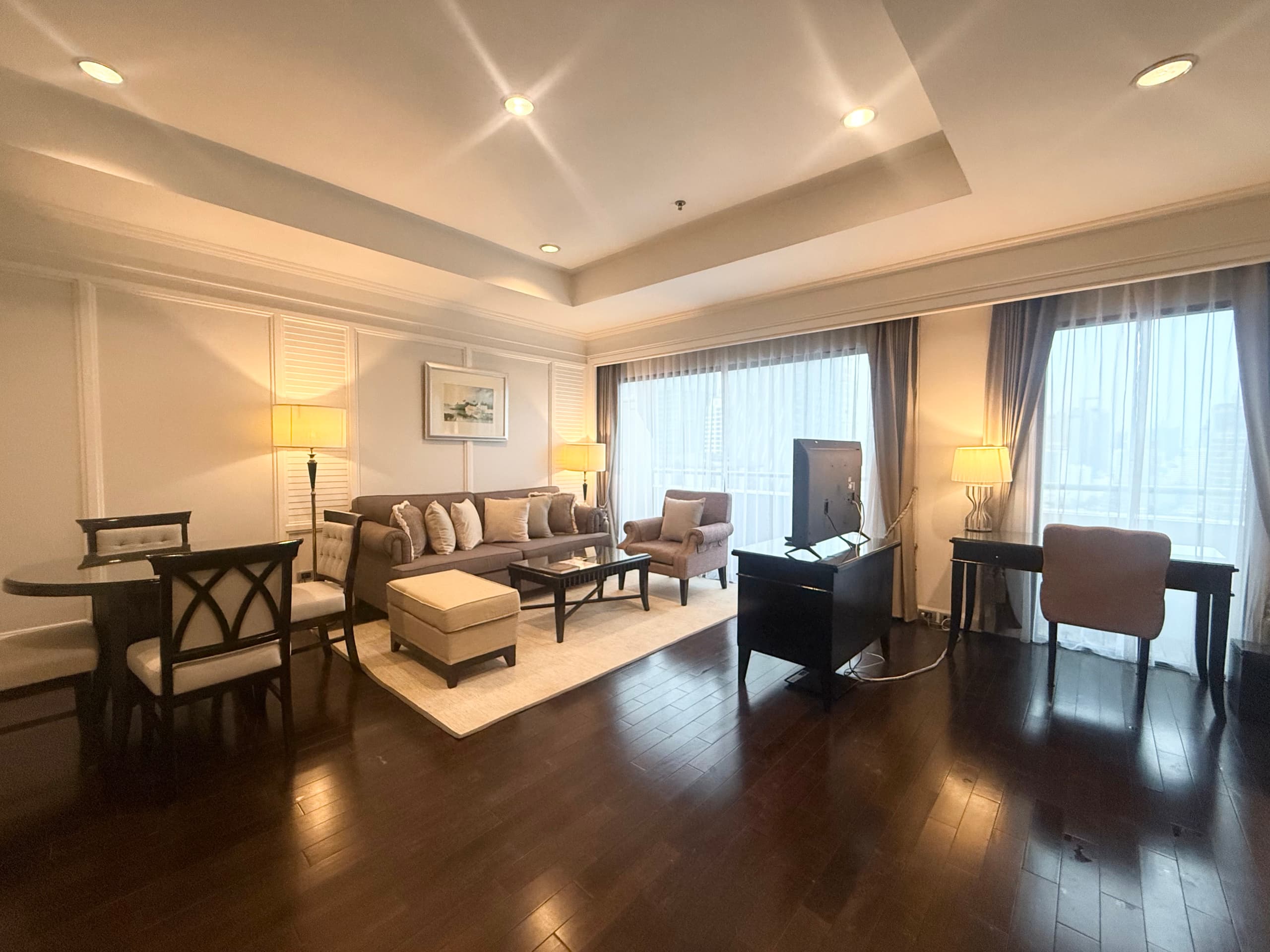 Cozy Residence at Langsuan  for rent at Langsuan