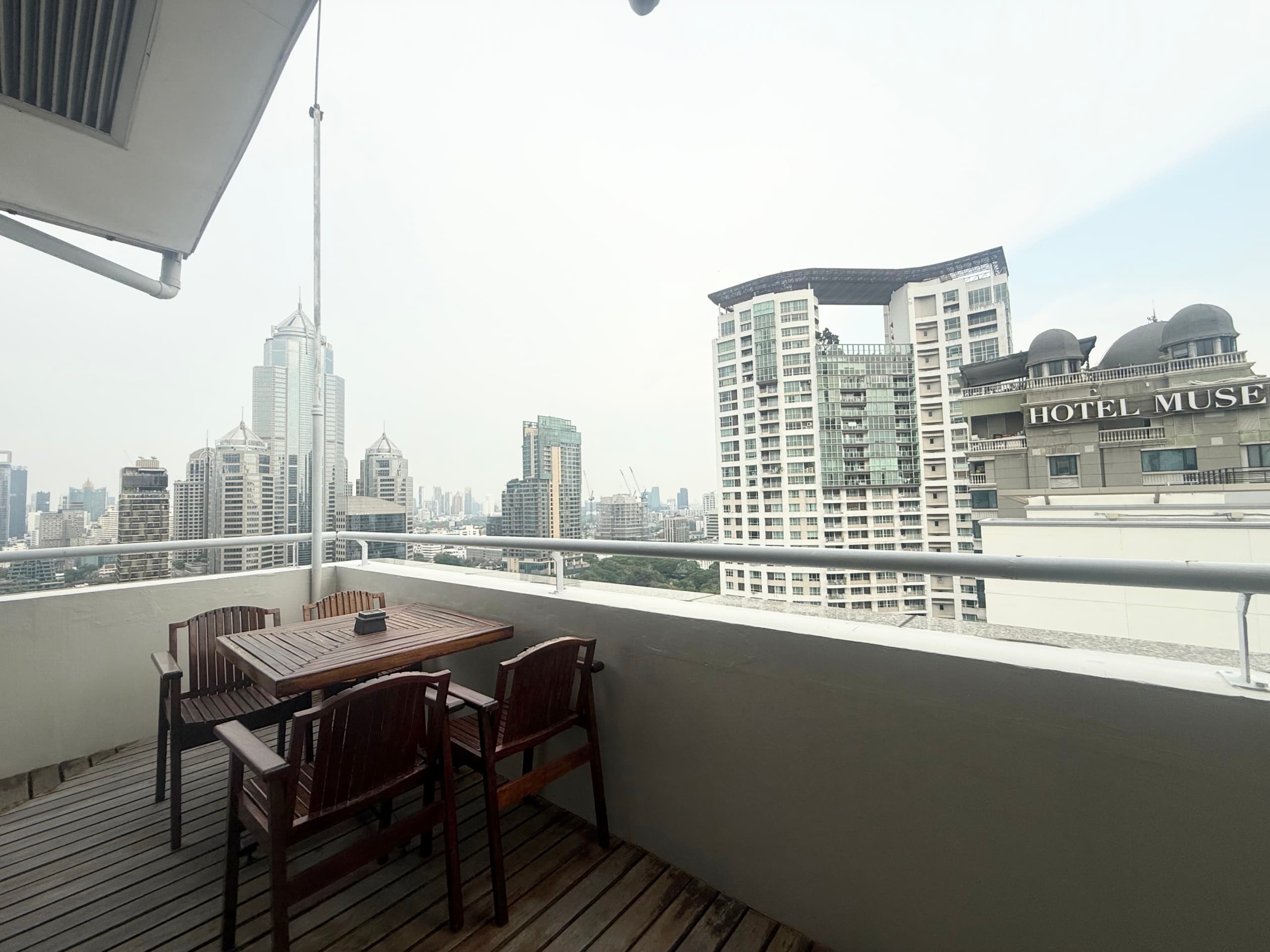 Cozy Residence at Langsuan  for rent at Langsuan