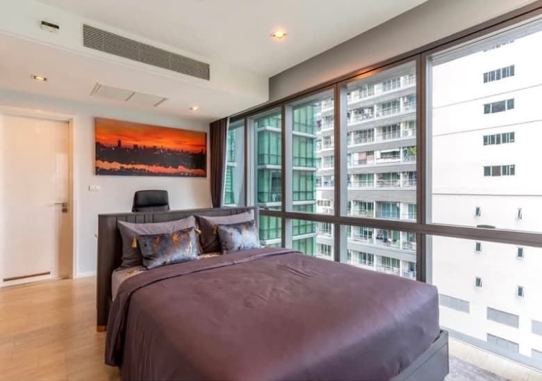 The Room Sukhumvit 21 