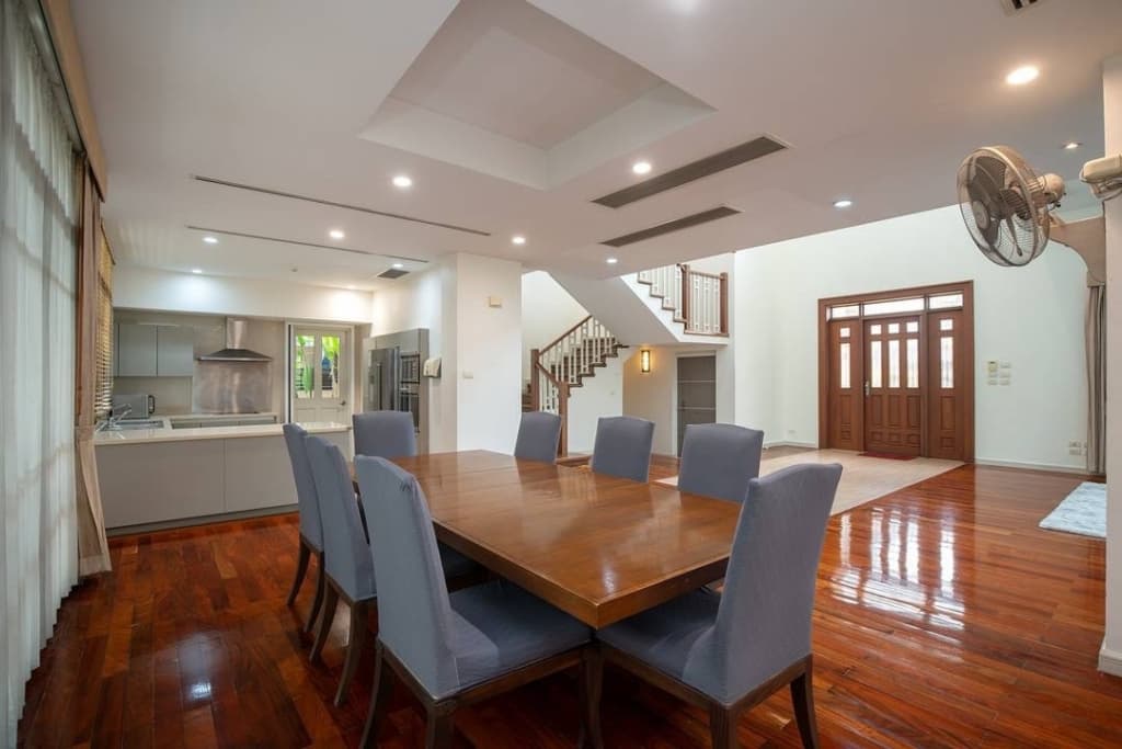 Super Luxury house Prime Sukhumvit 67 with private pool and Jacuzzi
