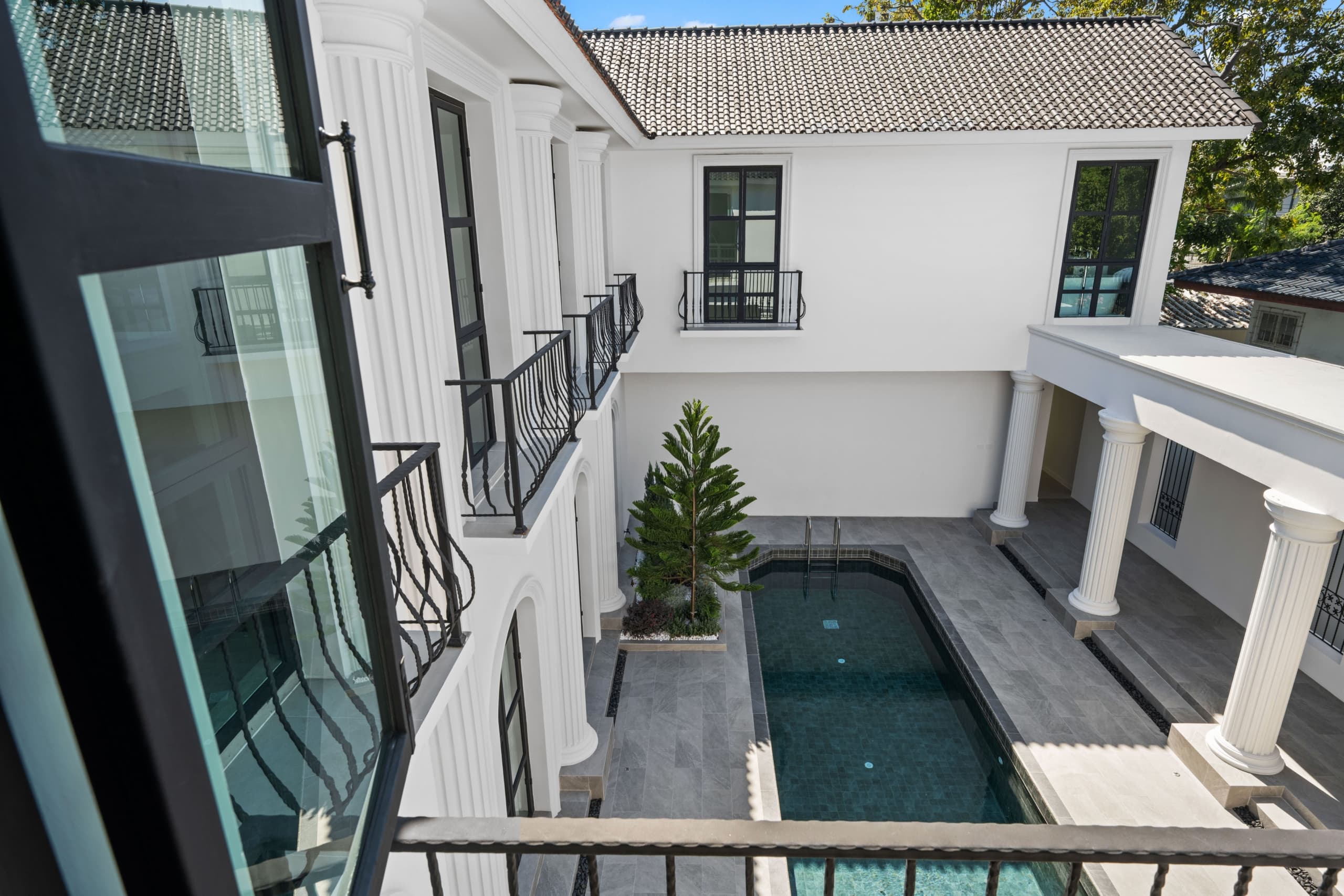 Luxury House in Soi Nakniwas 41