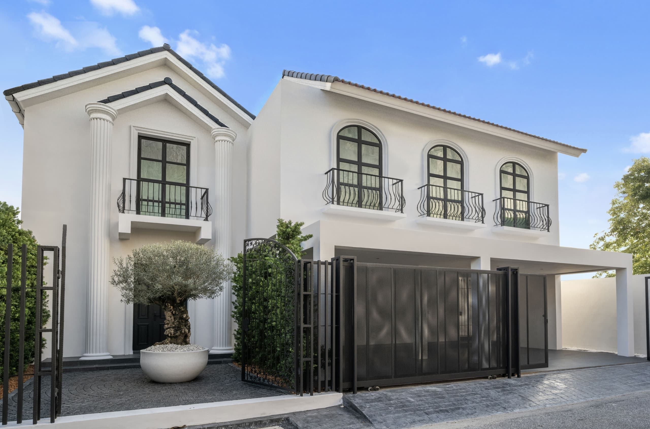 Luxury House in Soi Nakniwas 41