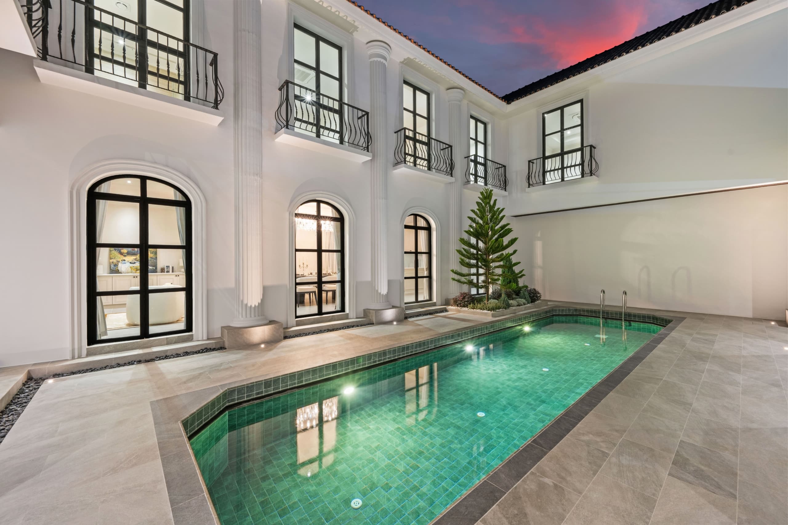 Luxury House in Soi Nakniwas 41