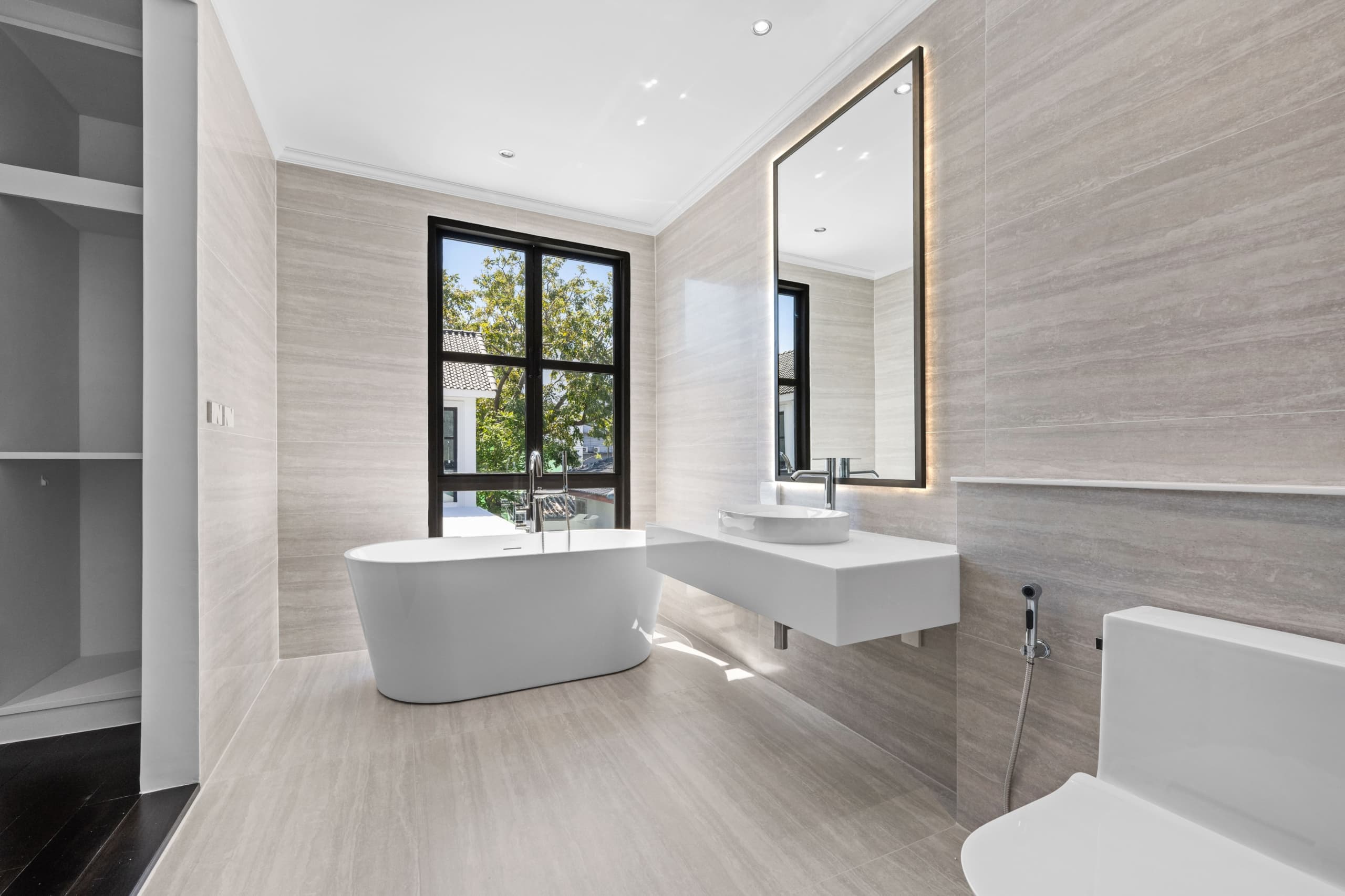 Luxury House in Soi Nakniwas 41
