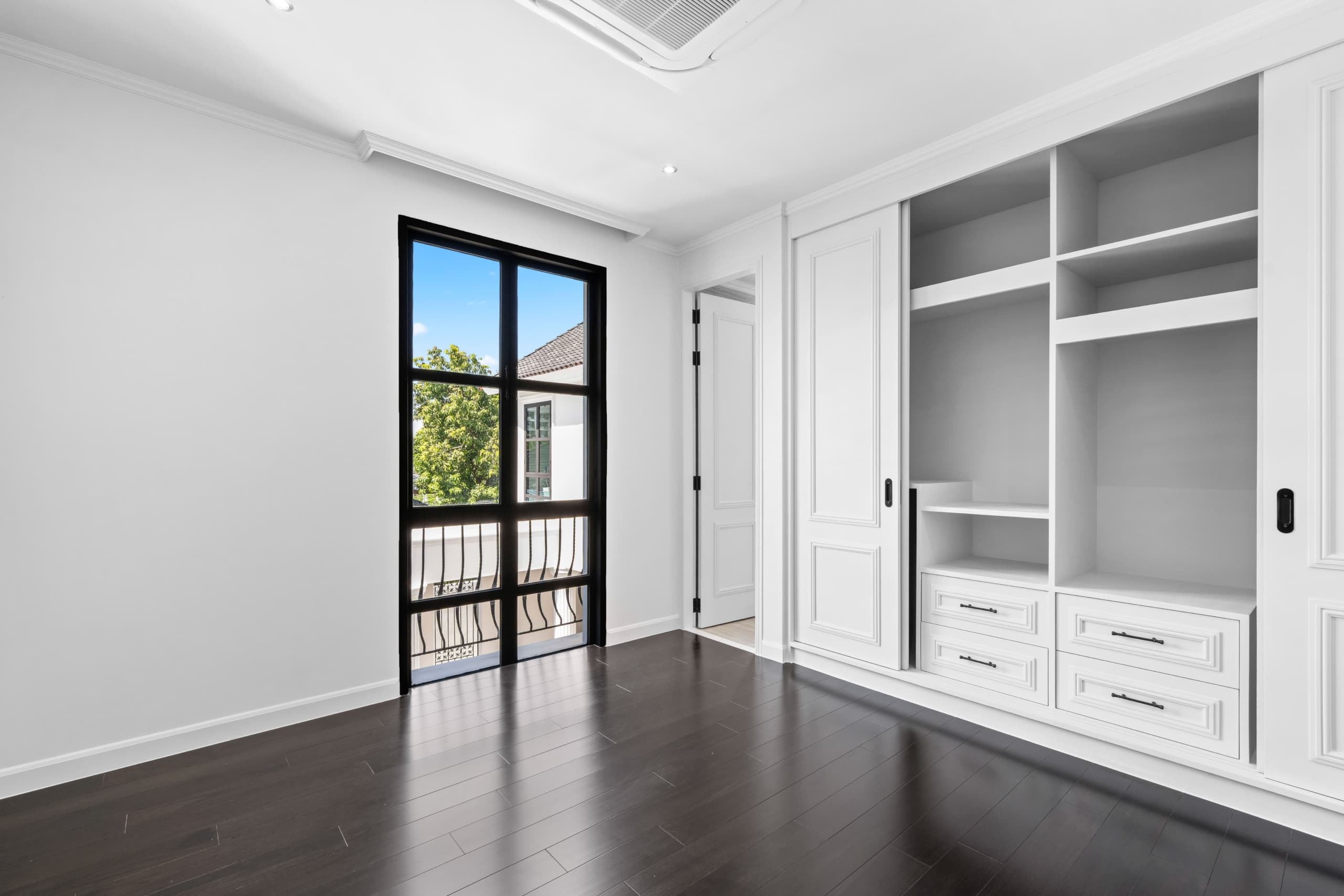 Luxury House in Soi Nakniwas 41