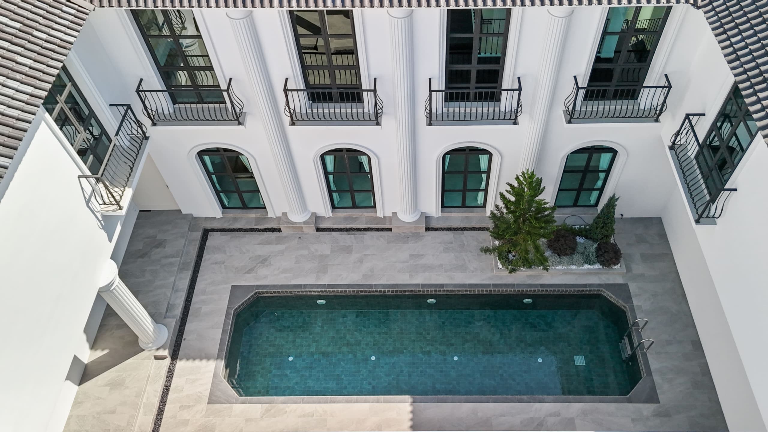 Luxury House in Soi Nakniwas 41