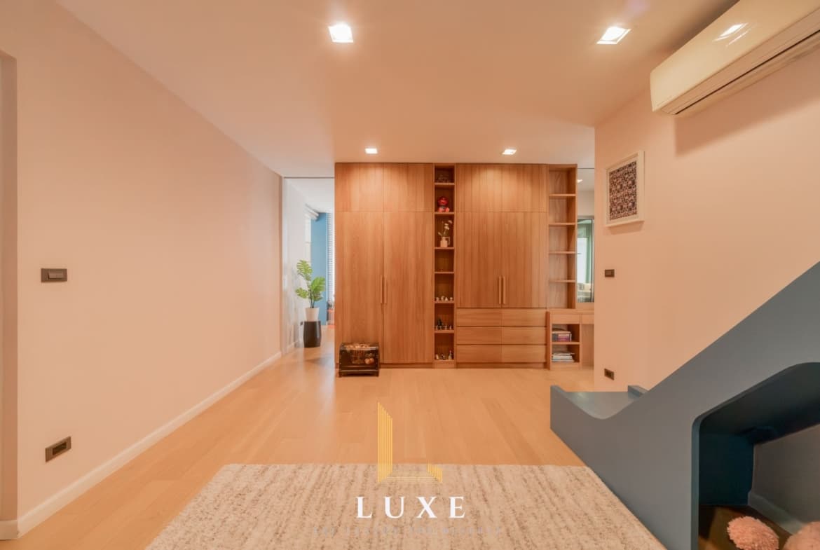 Private Nirvana Residence East