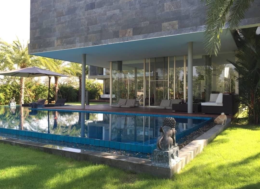 Villa in Windmill Golf Course