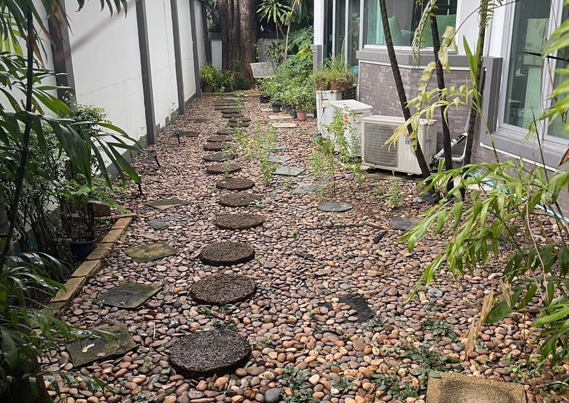 Baan Pattanakarn (House in Pattanakarn 30)