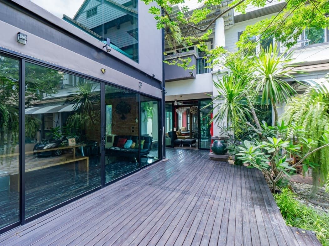 Baan Pattanakarn (House in Pattanakarn 30)
