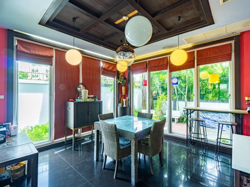 Baan Pattanakarn (House in Pattanakarn 30)
