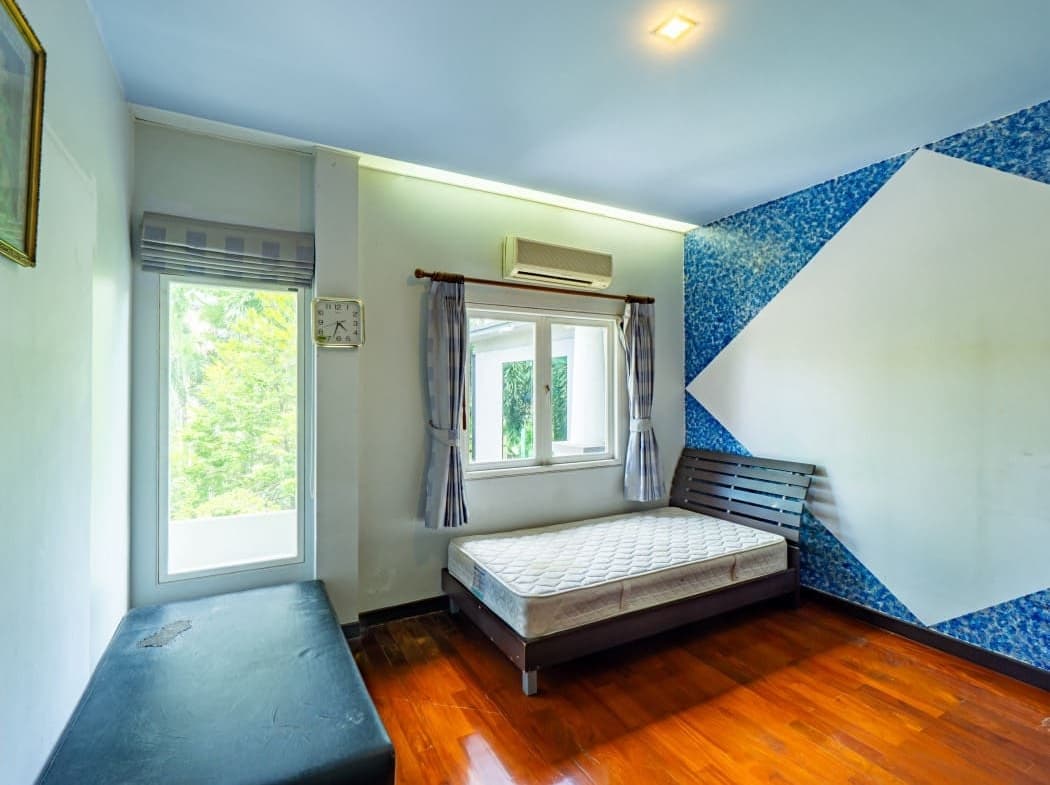 Baan Pattanakarn (House in Pattanakarn 30)