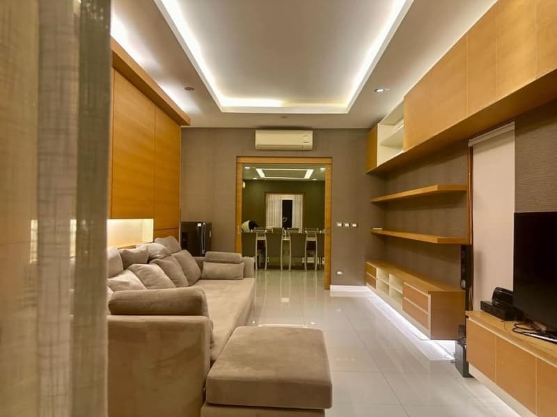 7-BR Mansion in Windmill Village Bangna