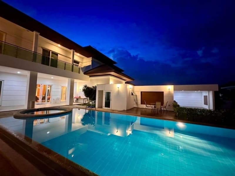 7-BR Mansion in Windmill Village Bangna